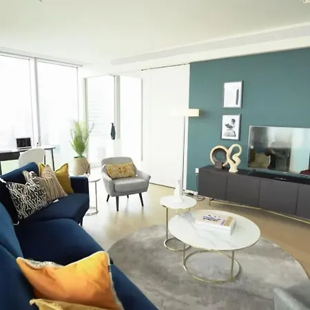 Canary Wharf - Newfoundland Luxury