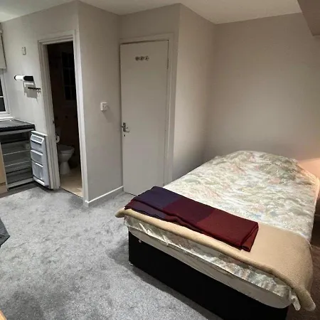 En-suite In Family House With Dog-white City, Westfield 伦敦