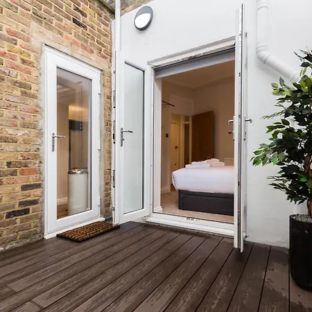 Amazing 1bdr With Private Decked Garden, Fast Wifi