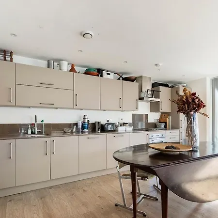 Frampton Park Road, Hackney Apartment London