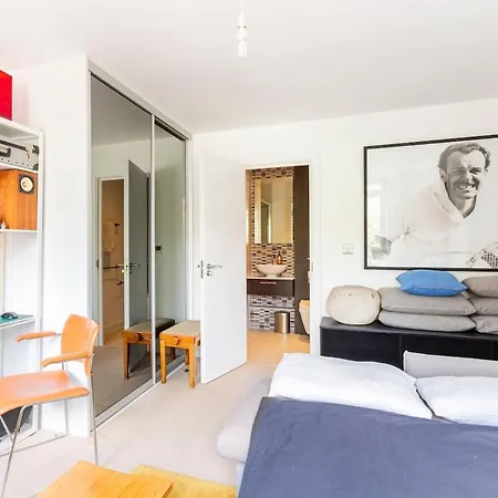 Frampton Park Road, Hackney Apartment *
