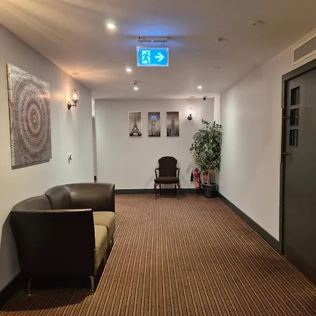Airport Hotel 3*