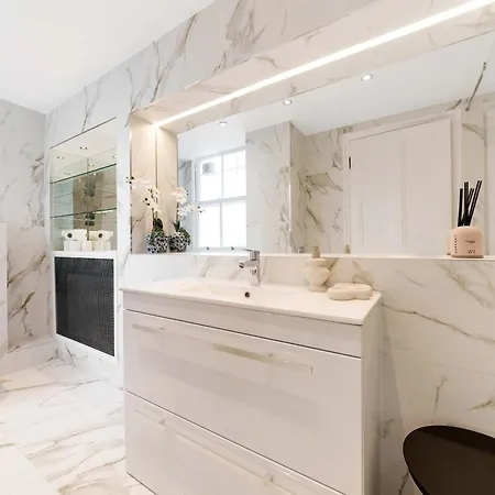 Madestays Premium South Kensington Serviced Apartment London