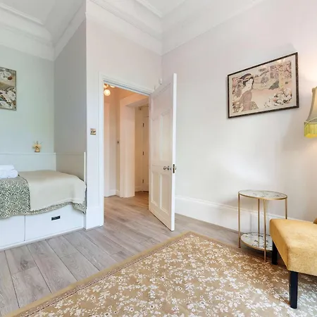 Madestays Premium South Kensington Serviced Apartment London