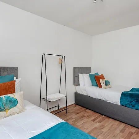 Holiday home Hale Lodge, Comfy For Families And Contractors London