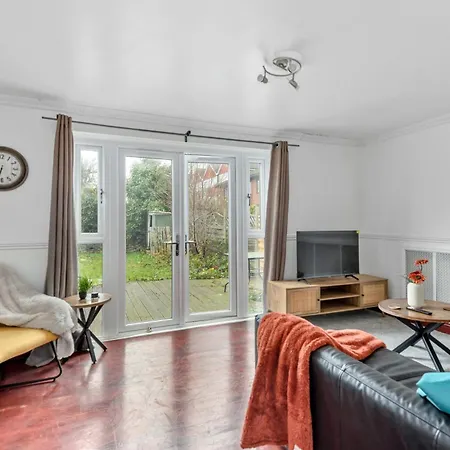 Hale Lodge, Comfy For Families And Contractors * London