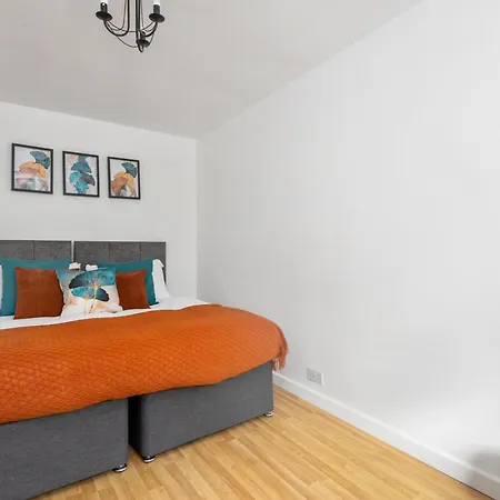 Holiday home Hale Lodge, Comfy For Families And Contractors *