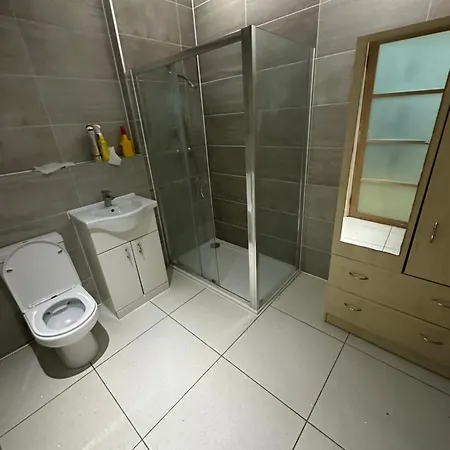 With Bathroom Apartment Dagenham