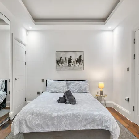 Unique Stylish Duplex 2br 2ba Balcony * Londres