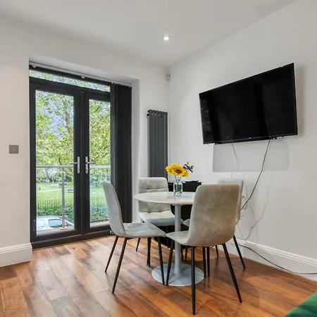Unique Stylish Duplex 2br 2ba Balcony *