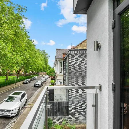 Unique Stylish Duplex 2br 2ba Balcony * Londres