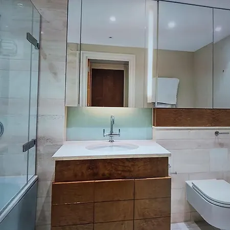 דירה A Spacious Lateral Two Bedroom Two Bathroom *
