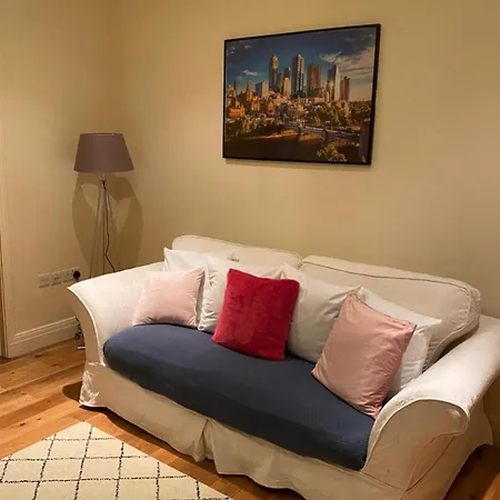 Prime Location Heathrow Airport Guest house