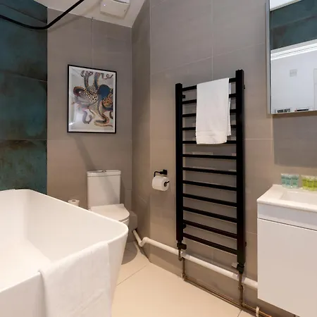 Pass The Keys Stylish Cosy - A Design Lover's Dream London