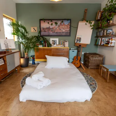 Pass The Keys Stylish Cosy - A Design Lover's Dream Apartment London