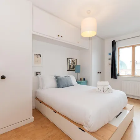Pass The Keys Stylish Cosy - A Design Lover's Dream London