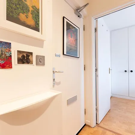 Pass The Keys Stylish Cosy - A Design Lover's Dream Apartment *