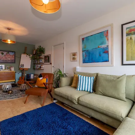 Pass The Keys Stylish Cosy - A Design Lover's Dream Apartment London