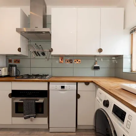 Pass The Keys Stylish Cosy - A Design Lover's Dream Apartment *