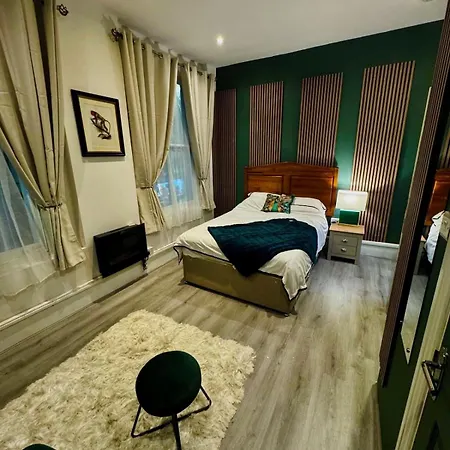 Aimi Luxury Living * London