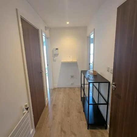 Modern Large Flat 1min To Stockwell Station With Skyscraper View דירה לונדון