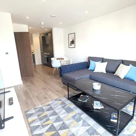 Modern Large Flat 1min To Stockwell Station With Skyscraper View לונדון