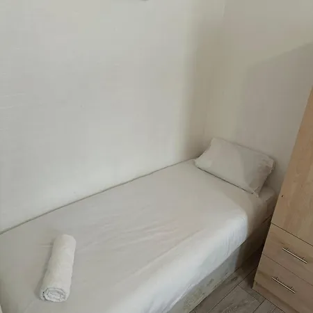 2 Bedroom Flat Ground Floor Miles Apartment