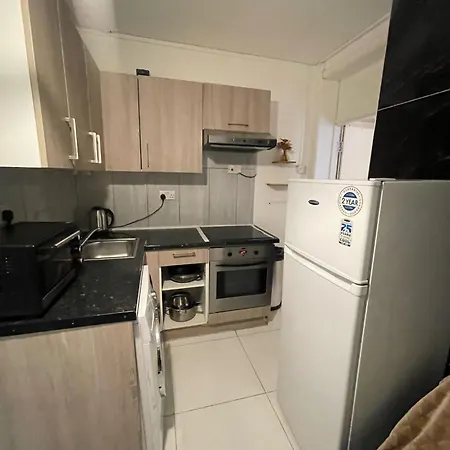 2 Bedroom Flat Ground Floor Miles *