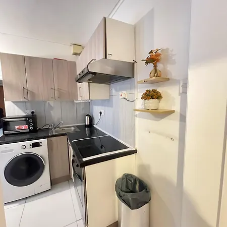 2 Bedroom Flat Ground Floor Miles Apartment *