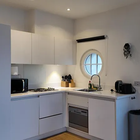 Stunning Piccadilly 1 Bedroom Flat In Vr9 London