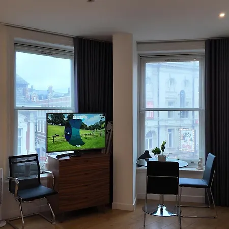 Stunning Piccadilly 1 Bedroom Flat In Vr9 Apartment
