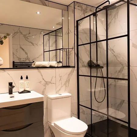 Madestays Premium Tower Hill Serviced Apartment