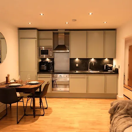 Madestays Premium Tower Hill Serviced