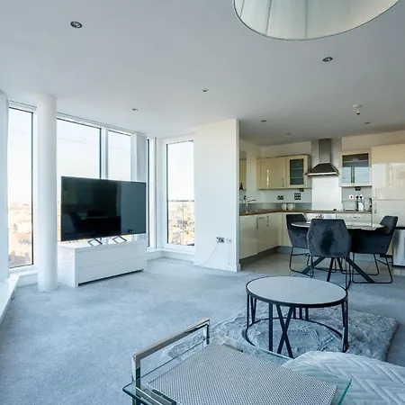 32 Ross Apartment, Canary Wharf Area *
