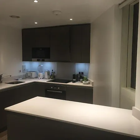 Grand Serviced Apartment Croydon