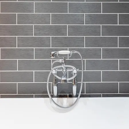Stunningly Spacious 4bd Clapham North *