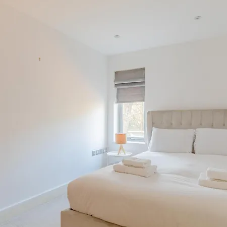 Stunningly Spacious 4bd Clapham North London