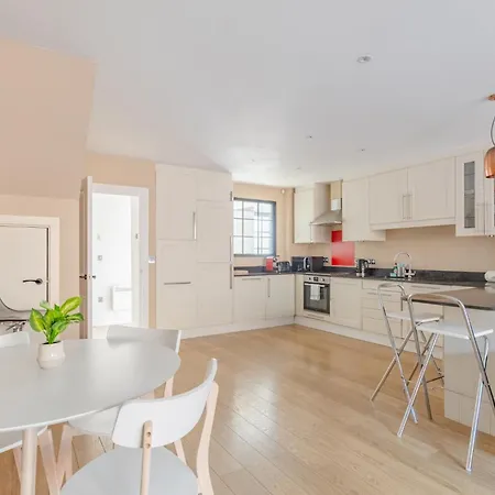 Apartment Stunningly Spacious 4bd Clapham North