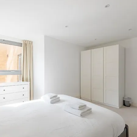 Stunningly Spacious 4bd Clapham North Apartment *
