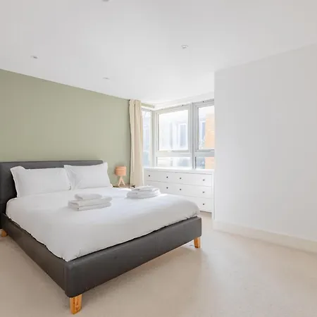 Apartment Stunningly Spacious 4bd Clapham North London