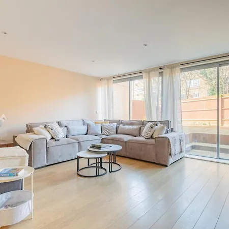 Stunningly Spacious 4bd Clapham North