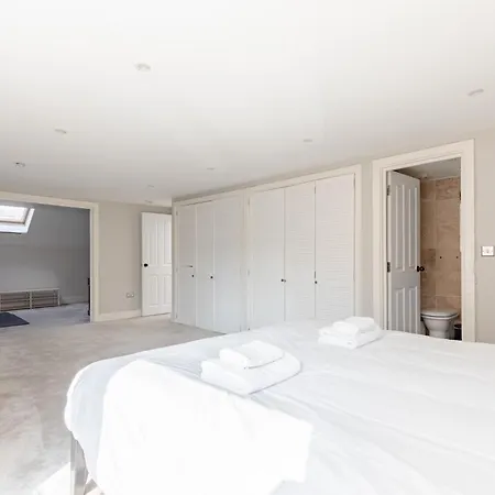 Apartment Stunningly Spacious 4bd Clapham North London