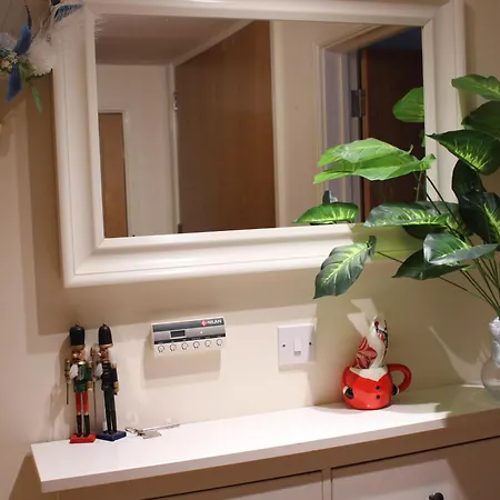 Walkable To Tower Bridge, Wifi, Station 5 Minutes ,smart Tv * Londen