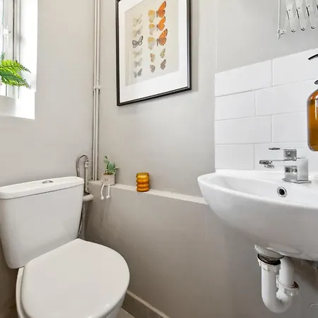 White Retreat - 2 Bedroom Flat Next To Loftus Road Apartment *