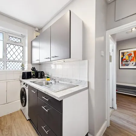 Apartment White Retreat - 2 Bedroom Flat Next To Loftus Road *