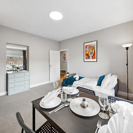 White Retreat - 2 Bedroom Flat Next To Loftus Road Apartment