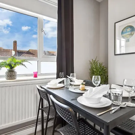 White Retreat - 2 Bedroom Flat Next To Loftus Road Apartment