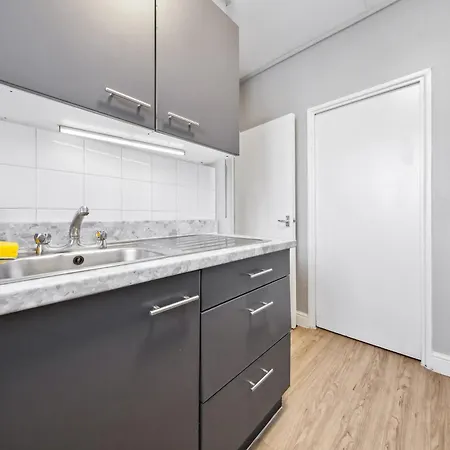White Retreat - 2 Bedroom Flat Next To Loftus Road Apartment