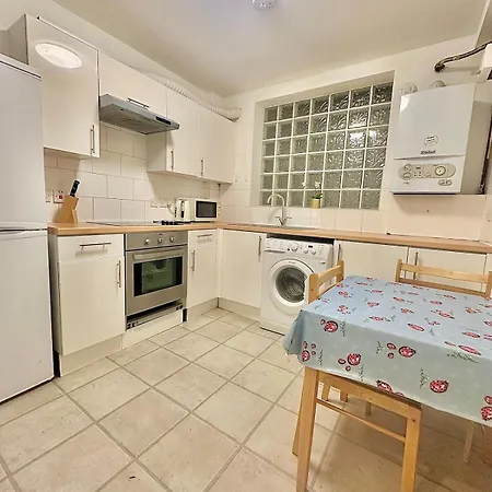 2 Min Walk To Euston Station Londen