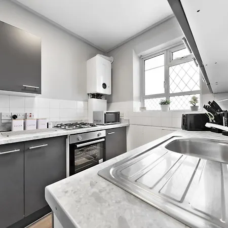 White Retreat - 2 Bedroom Flat Next To Loftus Road Apartment